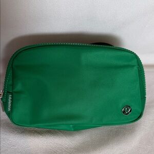 NWT Lululemon Everywhere Belt Bag with Long Strap 1L Everglade Green Silver Tone